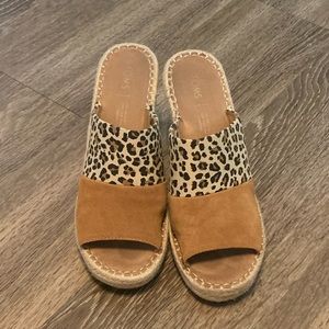 EUC Toms wedge espadrilles in brown suede and leopard size 9